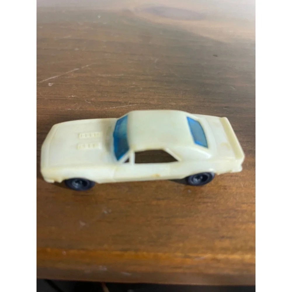 Unbranded vintage plastic